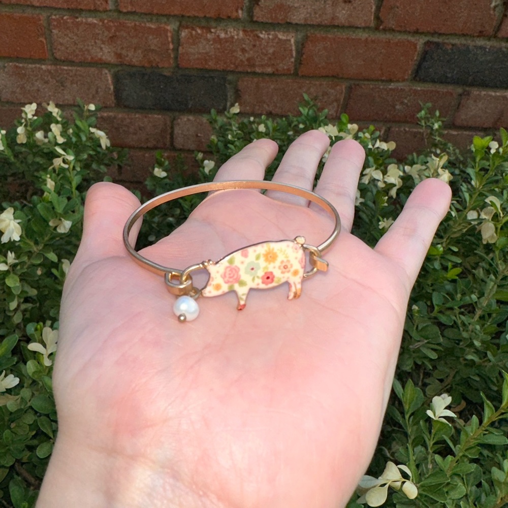 Western style bangle bracelet